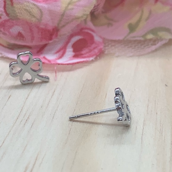 🌟 Silver 925 Clover Stud Earrings - Picture 5 of 5